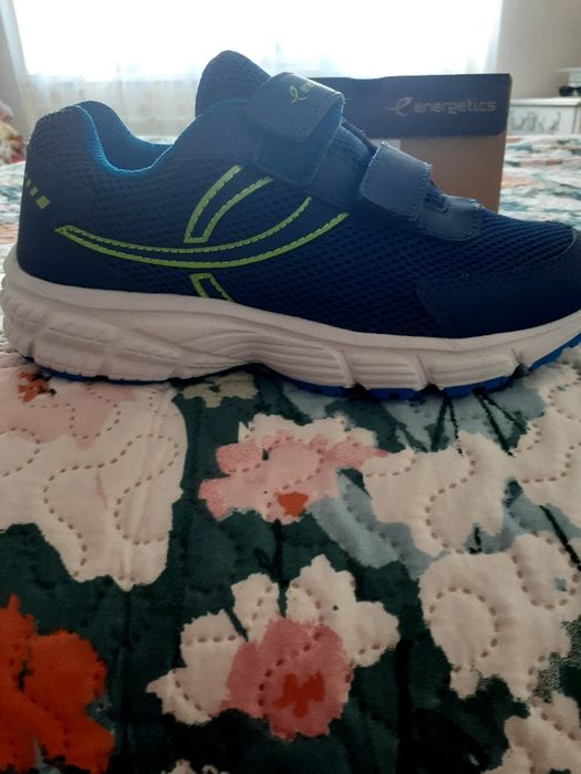 Детские кроссовки