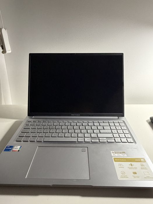 Portátil asus vivobook 2024