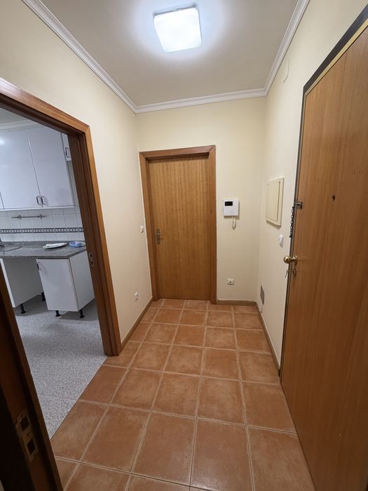 Alugo T2 com suite Valongo