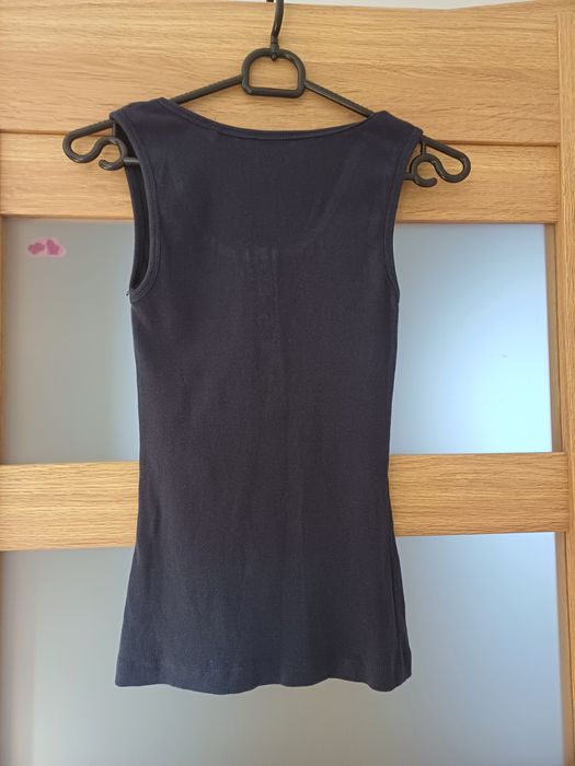 Granatowa bluzka na ramiączkach