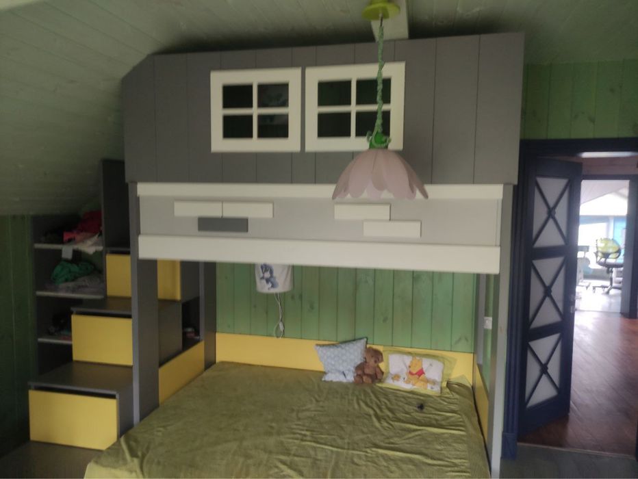 Двоярусне дитяче ліжко