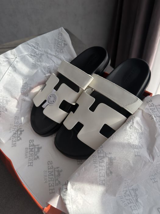 У наявності Тапочки шипры Hermes шльопанці
