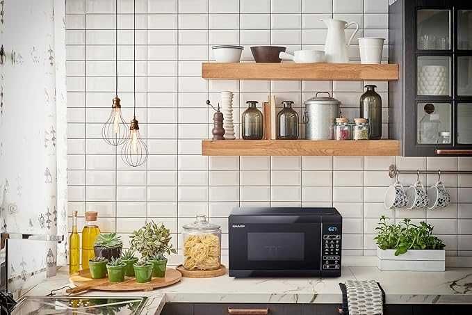 SHARP Mikrofalówka YC-MS02E-B 800 W, 20 l