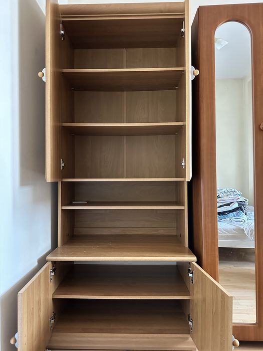 Sprzedam 2 regaly meblowe