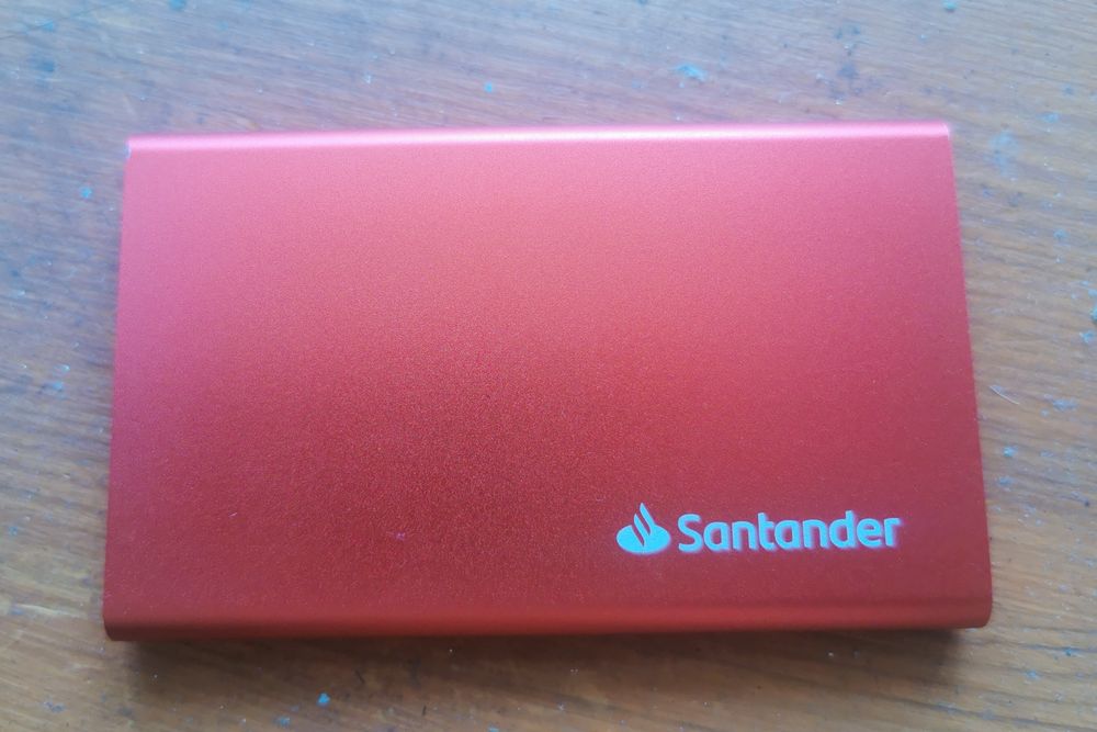 Oryginalny firmowy powerbank Santander 5V, 1A, pojemność 4000mAh