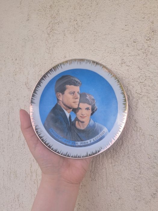 Talerzyk dekoracyjny z parą prezydencką Kennedych do powieszenia