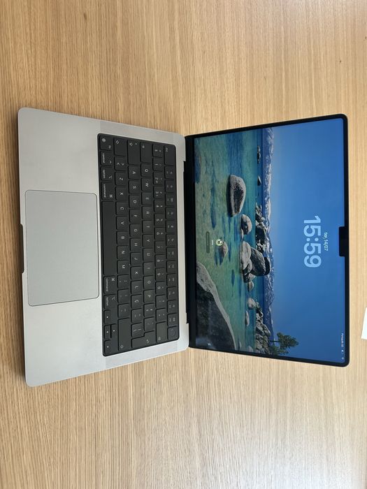 Macbook Pro M1 2021 14pol
