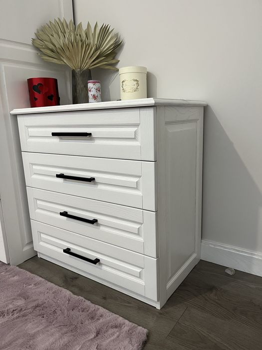 Спальний набор з дерева.  Ліжко, комод, тумбочки