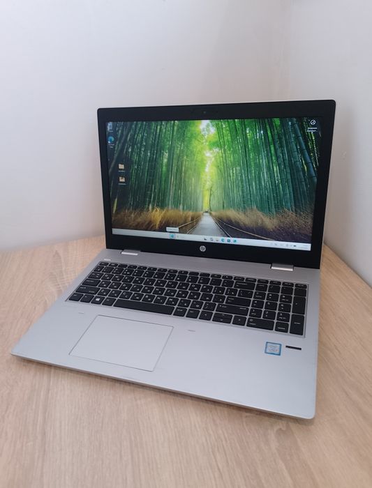 Core i5 8250u 8потоків, 8Gb DDR4, SSD 256 m2, батарея тримає, FullHD