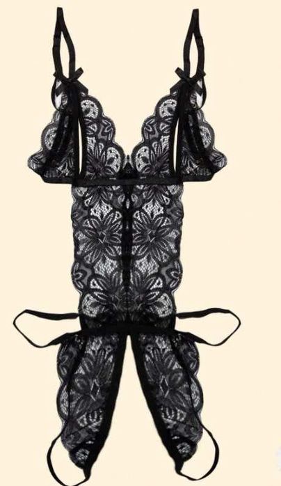 Lingerie sexy com  abertura