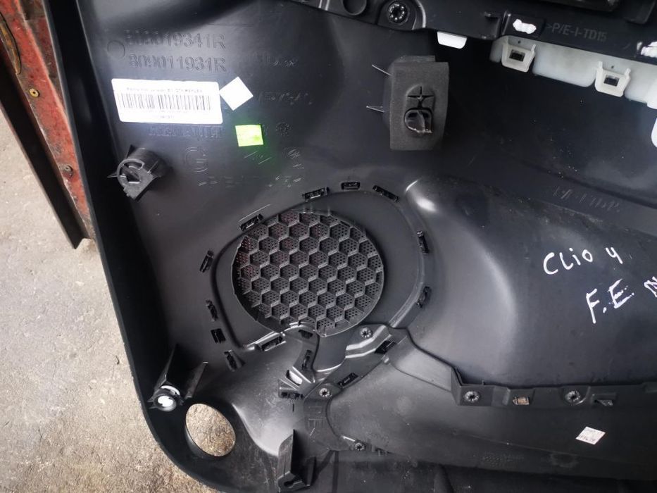 RENAULT CLIO 4 / IV FORRA / QUARTELA PORTA FRENTE ESQUERDA - Z200