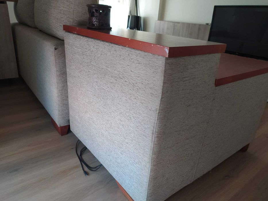 sofa 2 lugares c/mesa apoio incorporada_ c=2.75m;L=1.00m