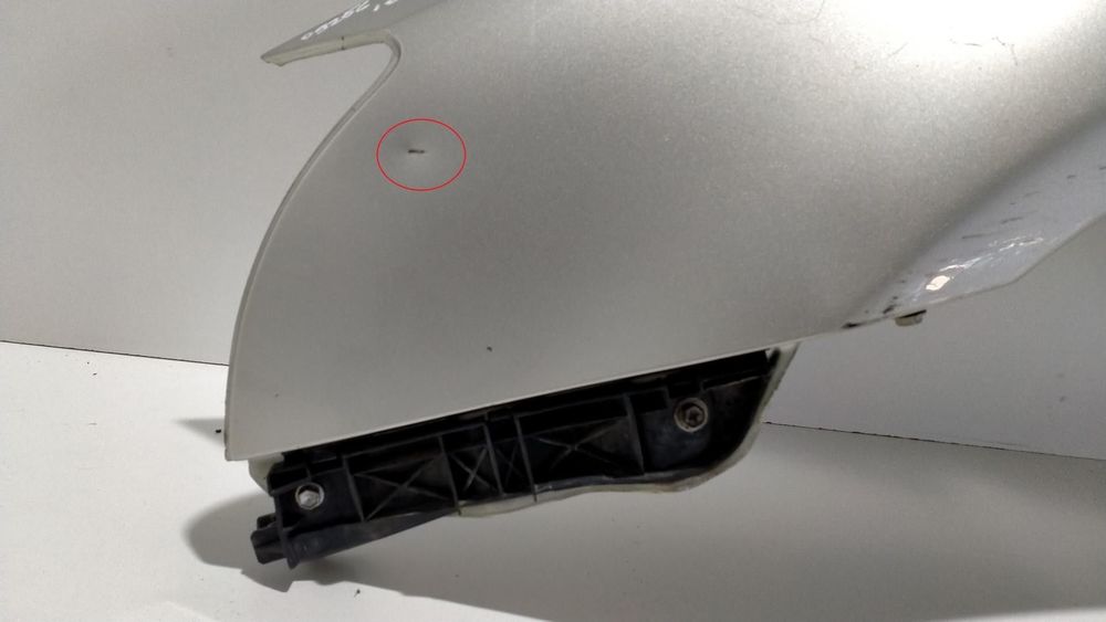GUARDA-LAMAS FRONTAL ESQUERDO TOYOTA AVENSIS 2005 -