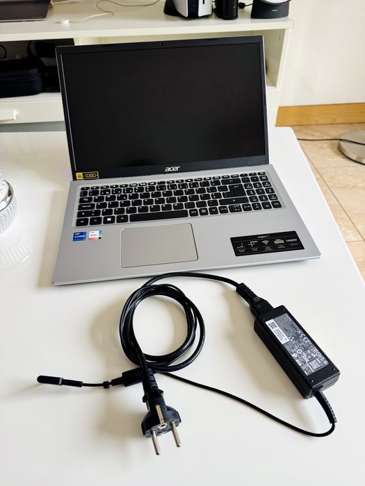 Vendo Portatil ACER, intel Core i7, 11ª Ger, SSD 512GB, 12GB RAM, ainda na Garantia estado impecavel!