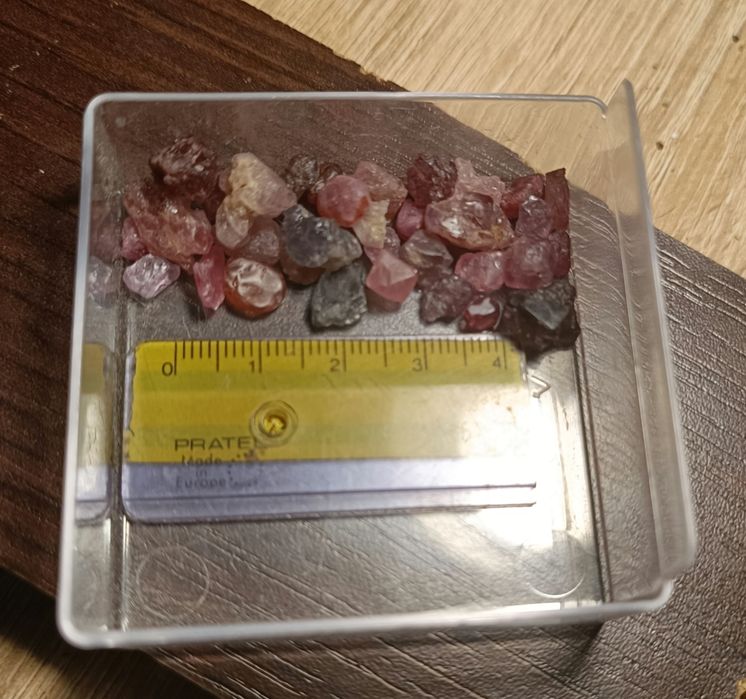 Spinele - Indonezja - ponad 13g