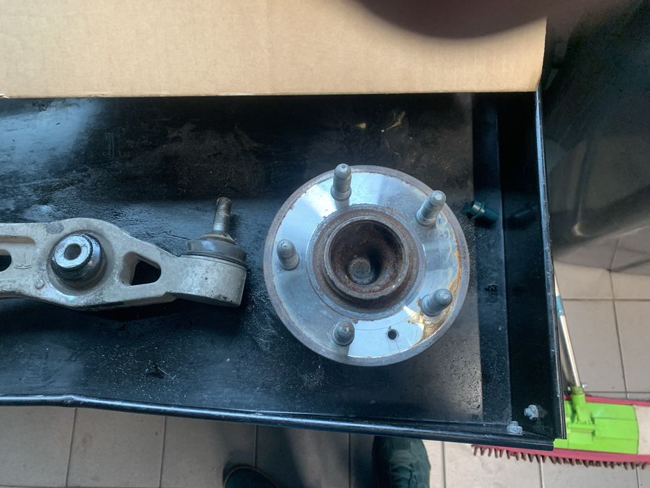 Продам ричаг, ступицю Tesla model S