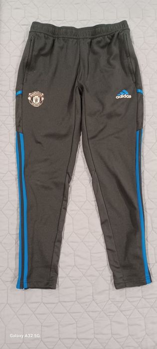 Spodnie Adidas Manchester United.