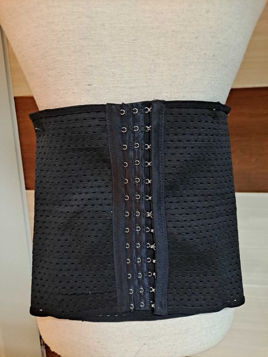 Pas modelujący talię.