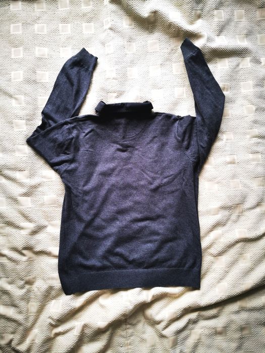Sweter męski w serek z koszulą
