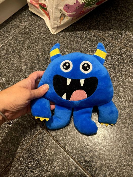 Peluches Monstro Azul – Super Fofo e como Novo!
