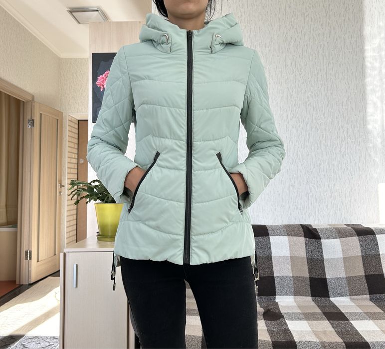 Куртка жіноча, розмір S (42-44)