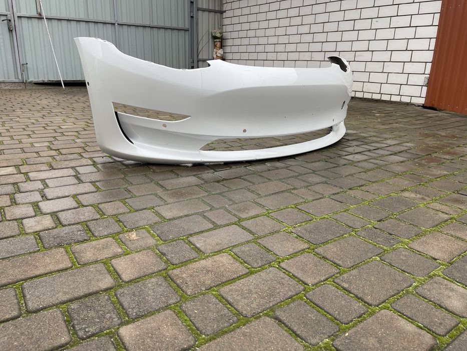 Бампен передній Tesla Model 3 під партроніки