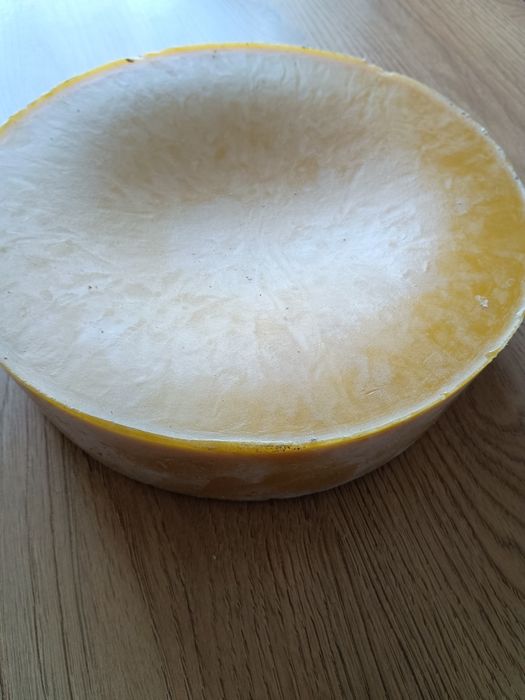 Wosk pszczeli z przydomowej pasieki