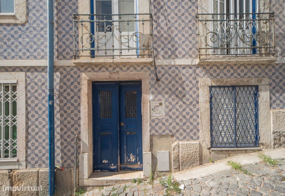 Apartamento T2+1 com cave e espaços adicionais na Tv. Nazaré, Lisboa