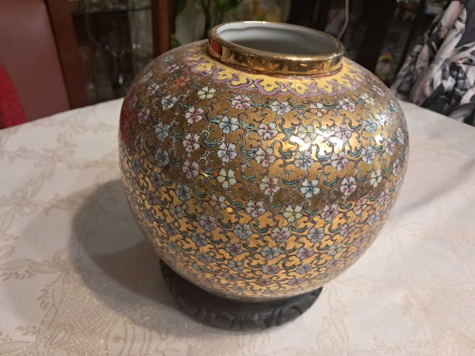 Jarro muito bonito com  tripé  para adorno ou arranjos  florais