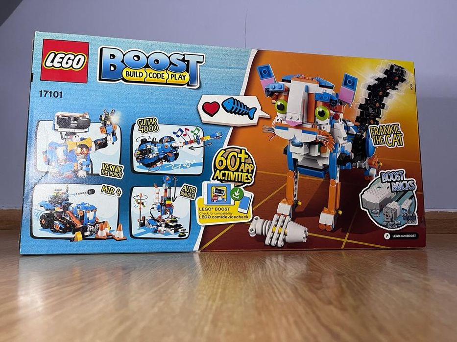 Lego Boost (Build, Code, Play)