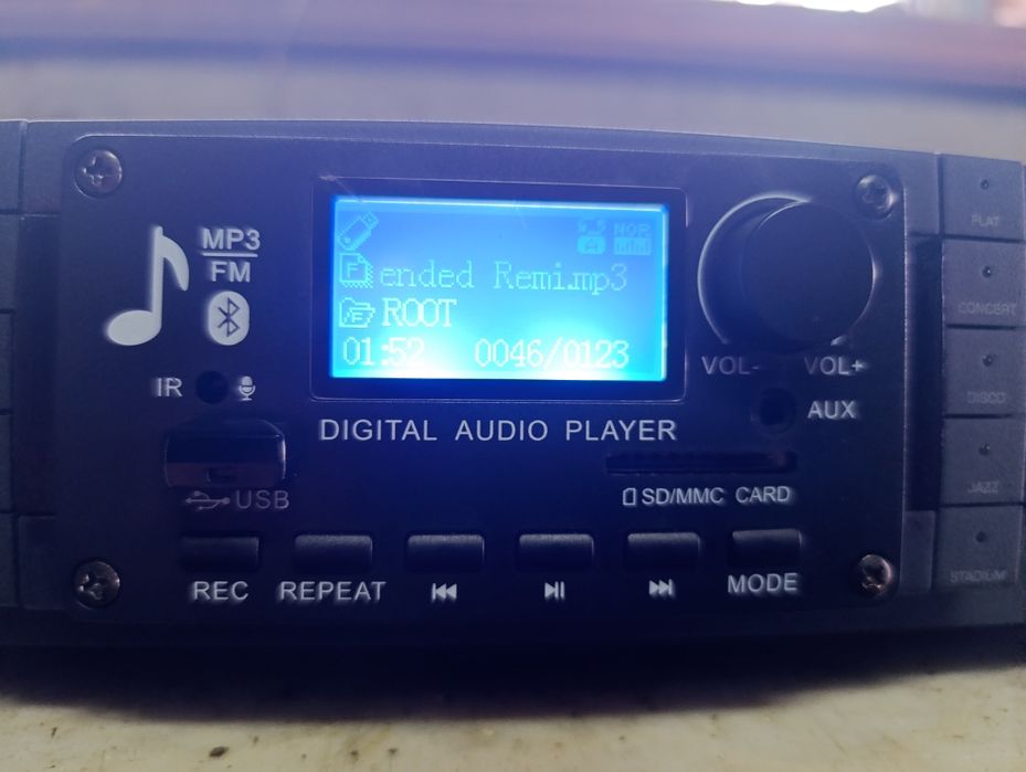 Amplificador com MP3, bluetooth, rádio pen  USB.