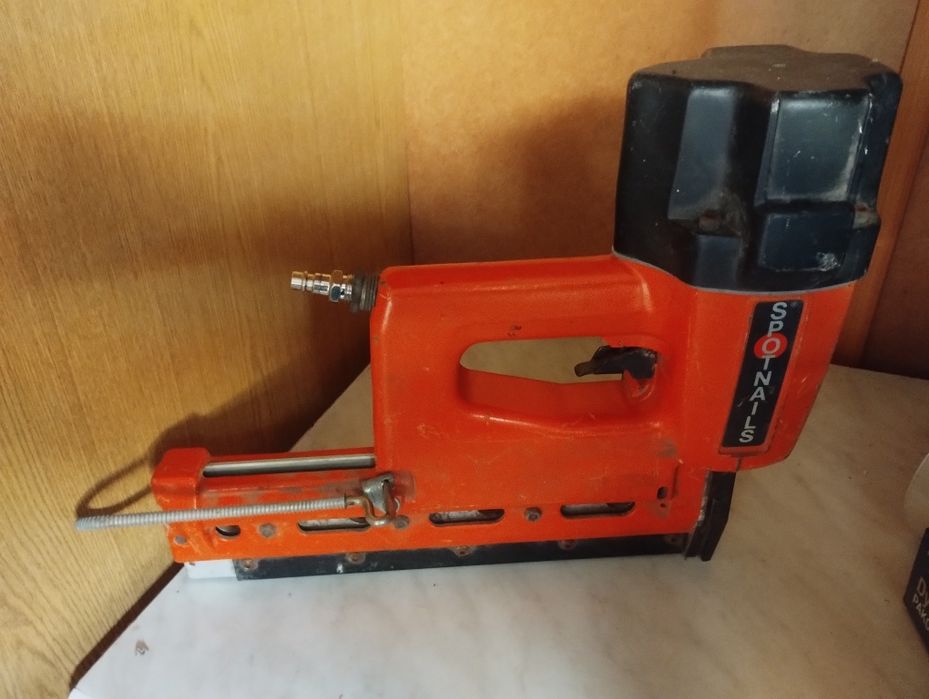 Dolidna gwoźdzarka przemysłowa