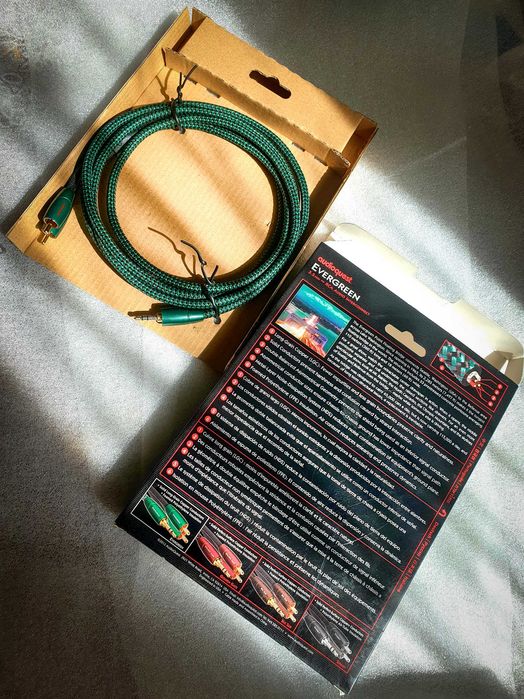 Кабель AudioQuest EVERGREEN 3,5  jack - 2 RCA / 2м