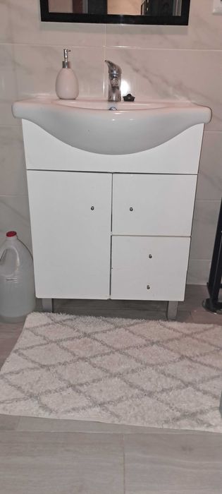 Movel, lavatorio e torneira