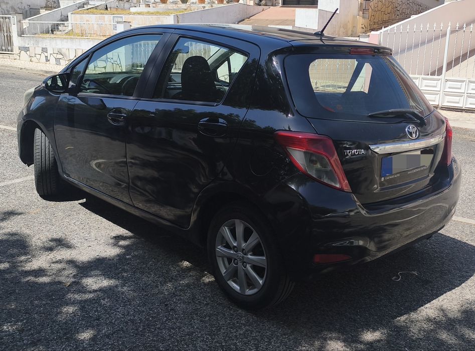 Toyota Yaris 2013 — photo 4