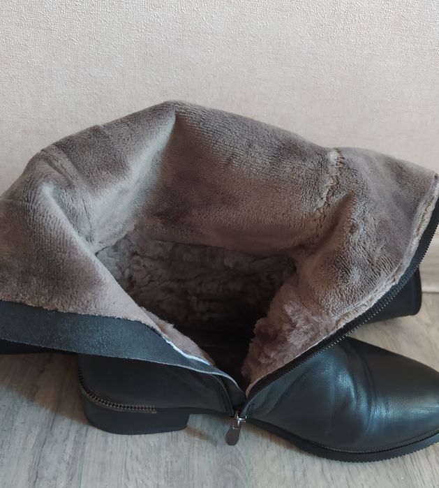 Продаю шкіряні чоботи