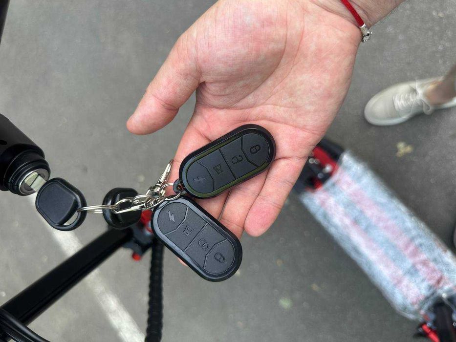 Електросамокат Kugoo-ISCOOTY Электросамокат Самокат M4 Pro 2026 1000Вт до 50 км/год 15/18/21а Максимальная скорость до 60км/ч. Режим рекуперации.