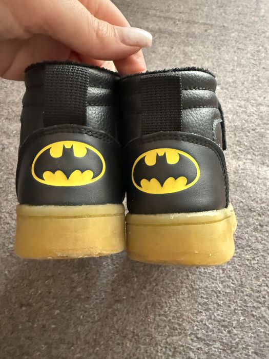 Круті черевики на хлопчика з бетменом h&m 27 розмір з підсвіткою