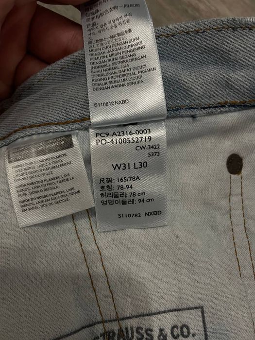 Levi's baggy jeans
