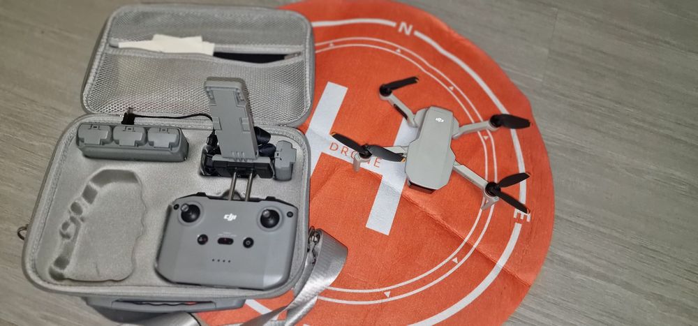 Квадрокоптер DJI Mini 2 Fly More Combo