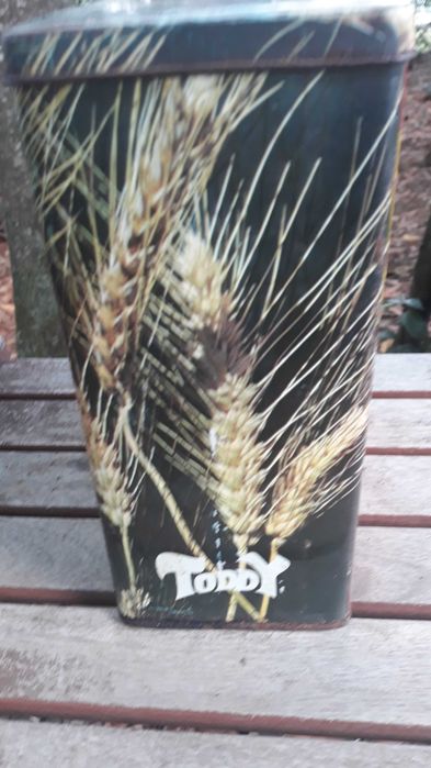 Uma peça antiga da  marca  Toddy