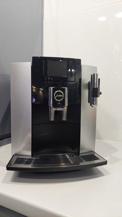 Ekspres Jura E8 stan bardzo dobry