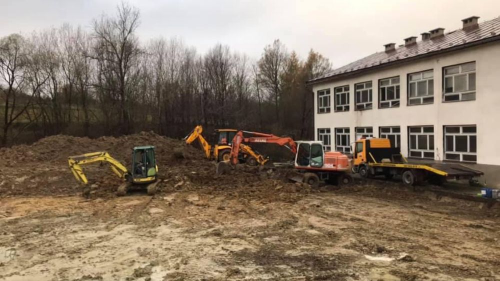 Uslugi koparka koparko-ładowarka