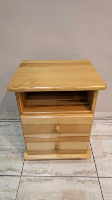 Szafka nocna z drewna sosnowego SN105
