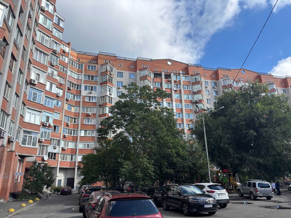 Продам 1 кімнатну з ремонтом в новому будинку.ст.м. Святошин.