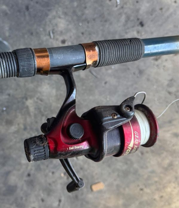 Carrinho de pesca em bom estado