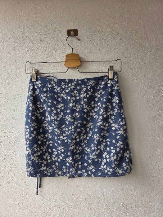 Saia com flores da Shein, tamanho petite XS
