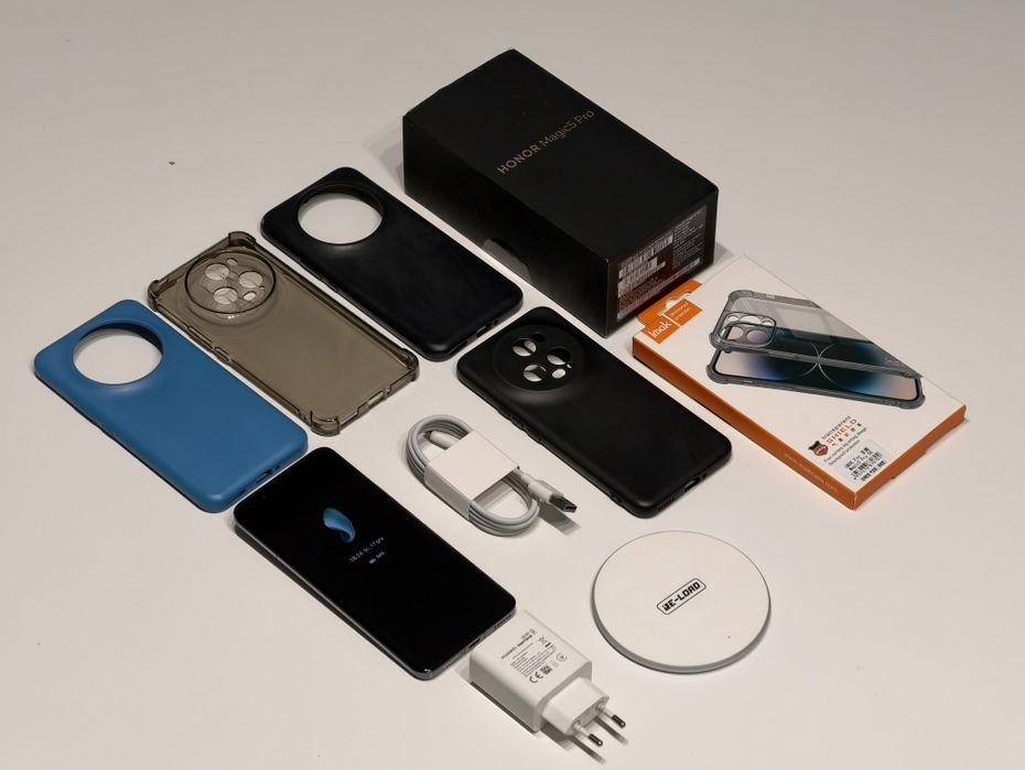 Honor Magic 5 pro 12/512 GB czarny etui ładowarka indukcyjna USB C