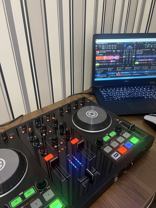 Native Instruments Traktor Kontrol S2 MK2  Dj Контроллер