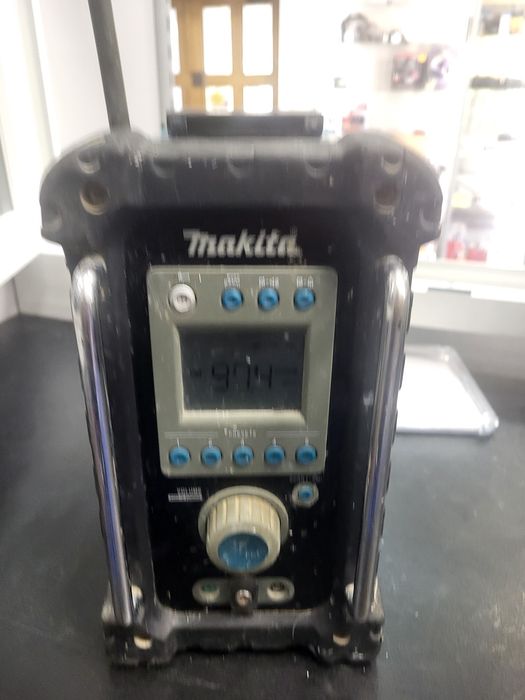 Radio Budowlane MAKITA BMR 100 Czyste basowe brzmienie! ZESTAW Komis